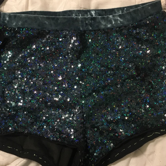 SOLD Entire Festival Outfit - Picture 4 of 8